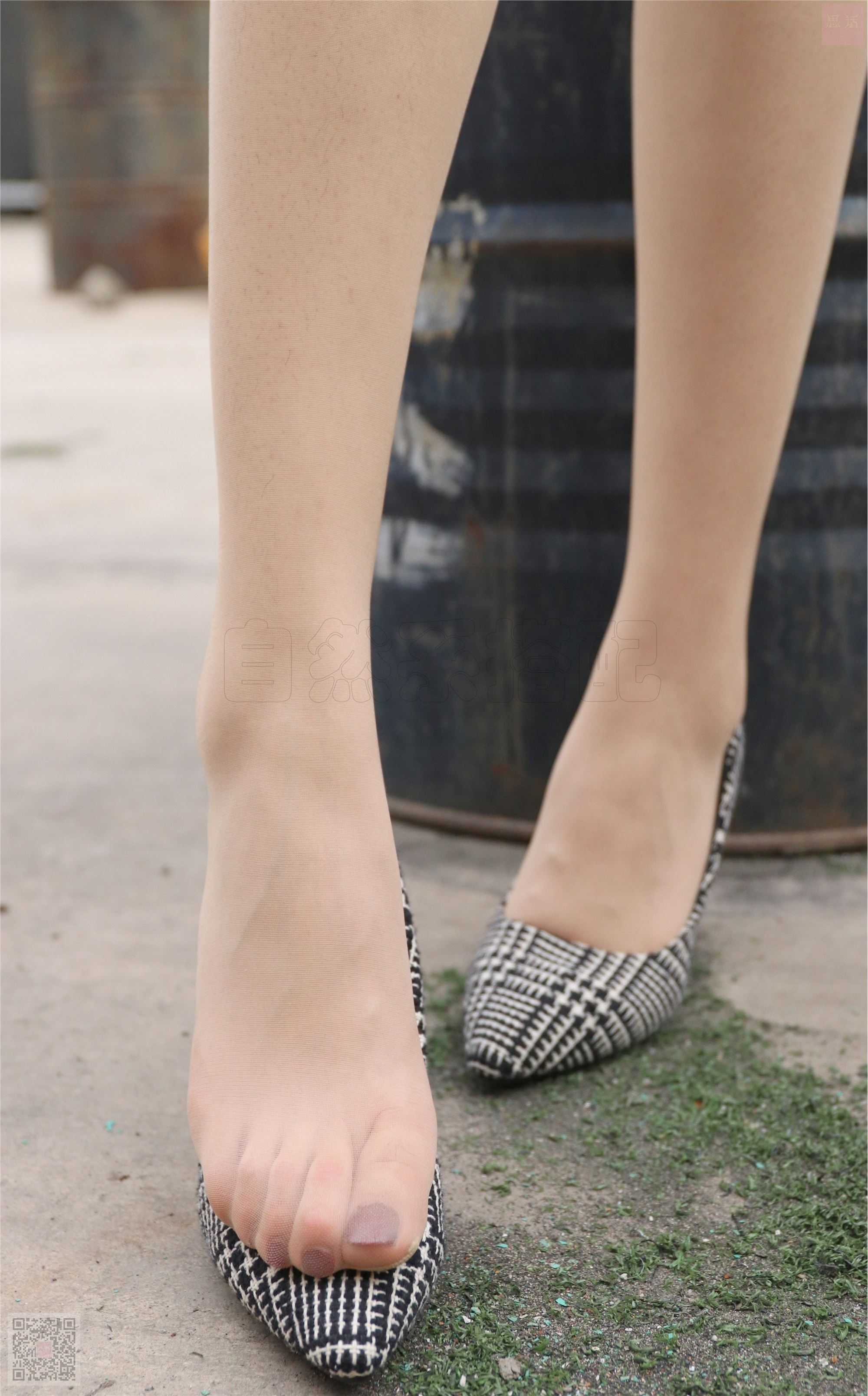 SiHua思话  SH032 珺洁 废墟上发现旗袍美女 珺洁